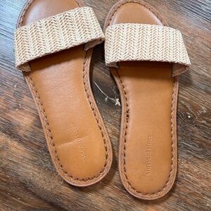 Vineyard vibes never worn sandals